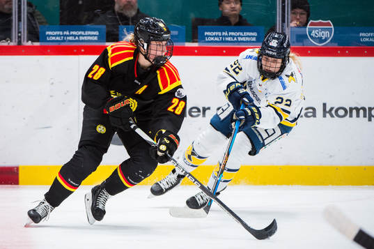 Brynäs Jenny Antonsson och HV71s Suvi Käyhkö