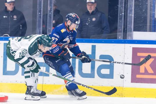 Färjestad BKs Albert Wikman och Växjö Lakers HCs Martin