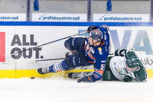 Växjö Lakers HCs Emil Sylvegård och Färjestad BKs Carl