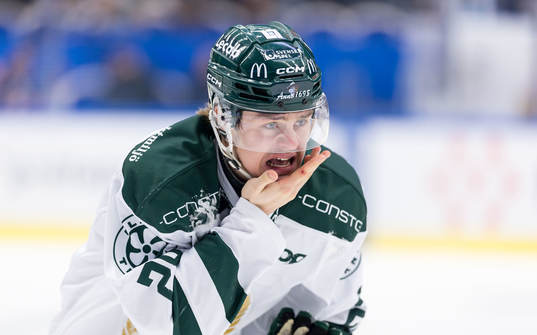 Färjestad BKs Lucas Forsell har ont