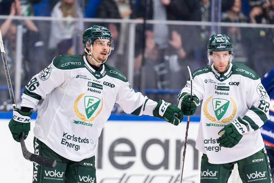 Färjestad BKs David Tomasek och Per Åslund jublar