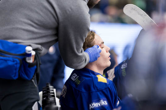 Växjö Lakers HCs Arvid Hurtig får vård