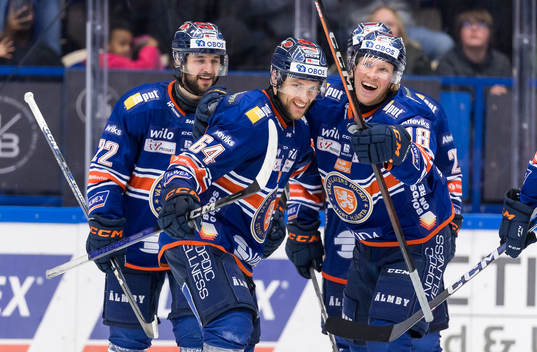 Växjö Lakers HCs Eric Martinsson och Marcus Sylvegård