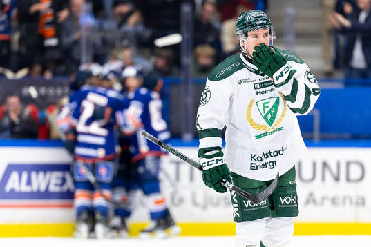 Färjestads Oscar Lawner deppar
