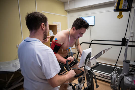 Biomedicinsk analytiker Filip Rolin och Frölunda J20s