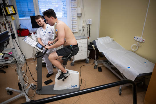 Biomedicinsk analytiker Filip Rolin och Frölunda J20s