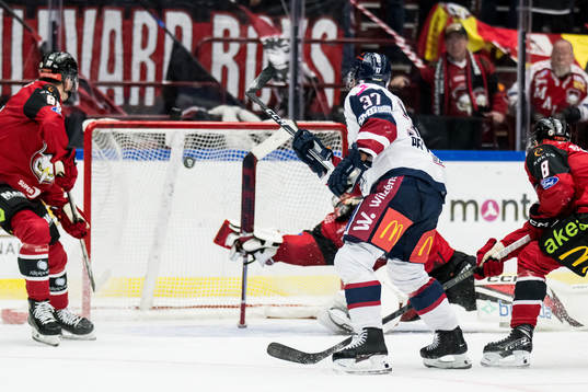 Linköpings Jesper Pettersson och Malmö Redhawks målvakt