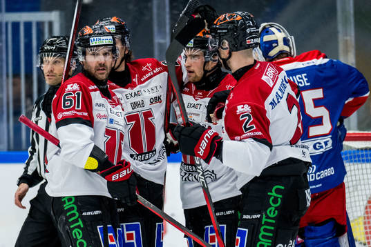 Örebros Glenn Gustafsson jublar