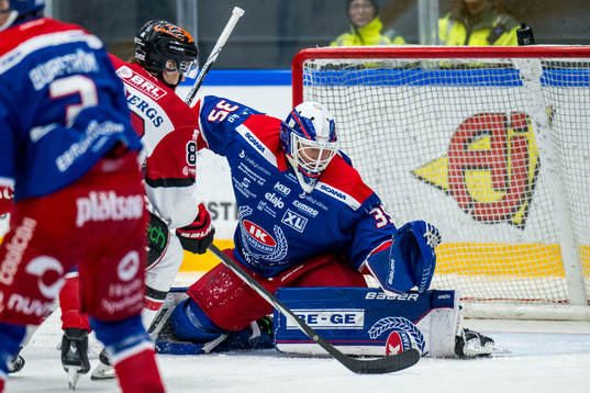 Örebros Jonathan Lekkerimäki och Oskarshamns målvakt