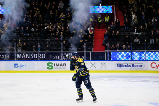 Södertäljes Emil Alba jublar