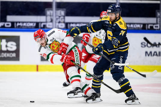 Moras Johan Persson och Södertäljes Emil Alba