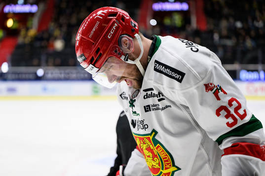 Moras Markus Modigs lämnar planen