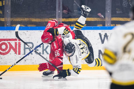 AIKs Gerry Fitzgerald och Almtunas Anton Klint