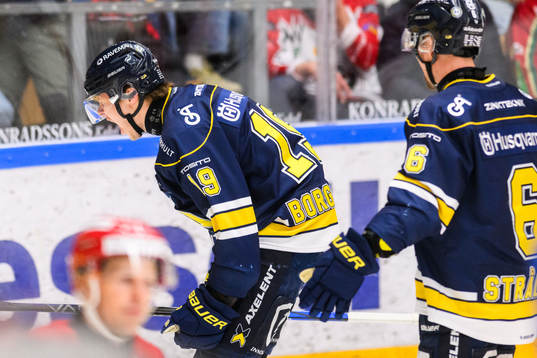 HV71s Henrik Borgström jublar