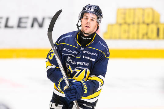 HV71s Nicholas Shore jublar