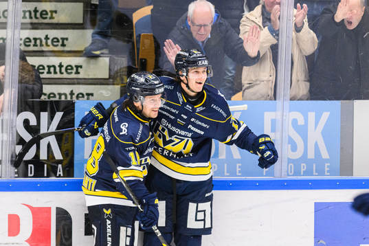 HV71s Kalle Maalahti  HV71s Henrik Borgström  jublar eter
