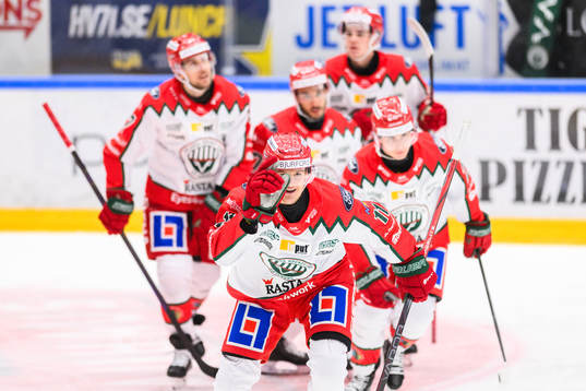 Frölundas Erik Borg  jublar