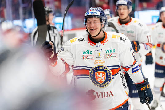 Växjös Emil Sylvegård jublar