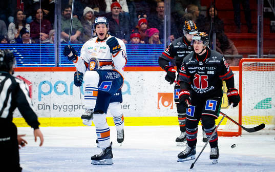 Växjös Emil Sylvegård jublar vid 0-1