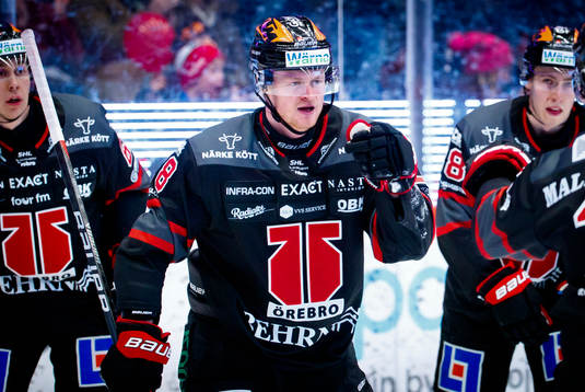 Örebros Linus Arnesson jublar vid 1-2