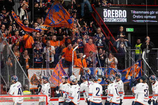 Växjös spelare och supportrar jublar