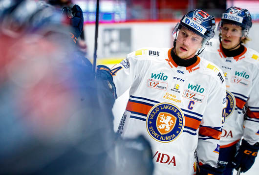 Växjös Joel Persson och Marcus Sylvegård jublar vid 2-4