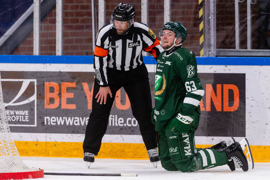 Färjestads Carl Dahlström har ont