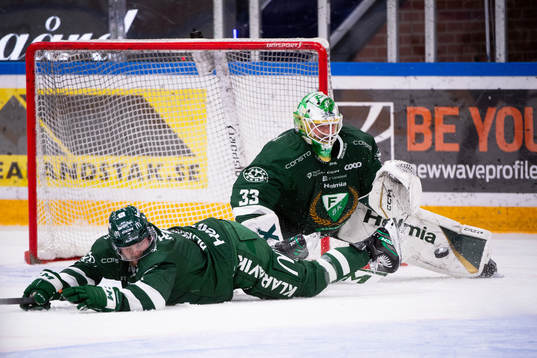 Färjestads Axel Bergkvist och målvakt Maxime Lagacé