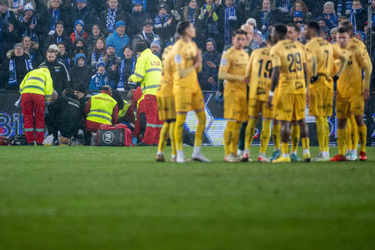 Emil Breivik of Molde (hidden) with an injury