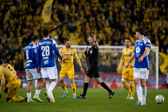Brede Moe of Bodø/Glimt and referee Kristoffer Hagenes