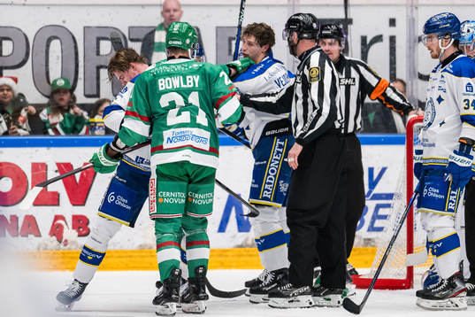 Rögles Oskar Pettersson i bråk med Leksands Lukas Vejdemo