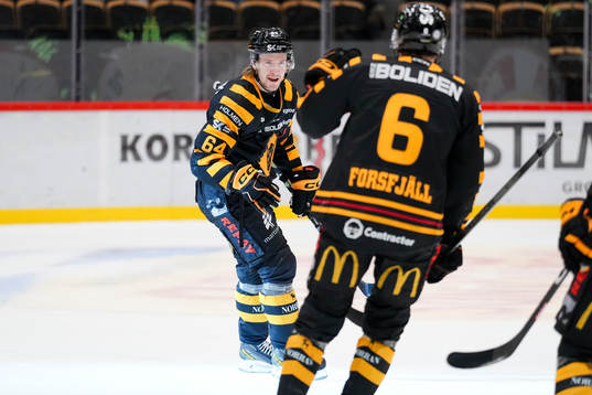 Skellefteås Jonathan Pudas jublar