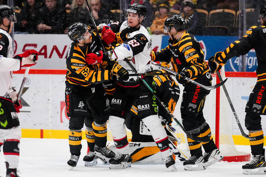 Skellefteås Arvid Lundberg och Malmö Redhawks Fredrik