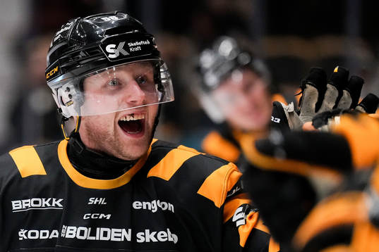 Skellefteås Oskar Nilsson jublar