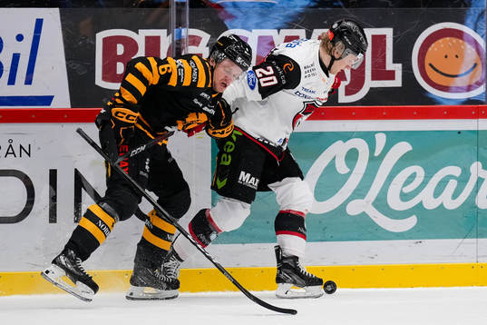 Skellefteås Måns Forsfjäll och Malmö Redhawks Thomas