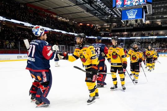 Linköpings målvakt Jesper Myrenberg och Luleås Pontus