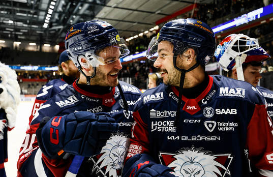 Linköpings Lance Bouma och Ty Rattie jublar