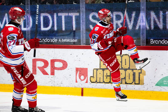 Timrås Jeremy Boyce-Rotevall jublar