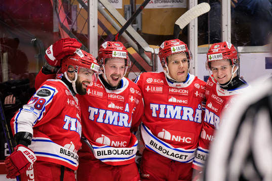Timrås Jonathan Dahlén jublarmed Robin Hanzl