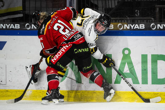 Luleås Astrid Lindeberg och AIKs Rebecca Brown