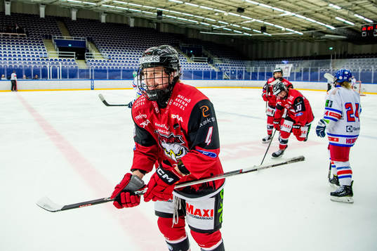 Malmö Redhawks Siobhan Birch jublar