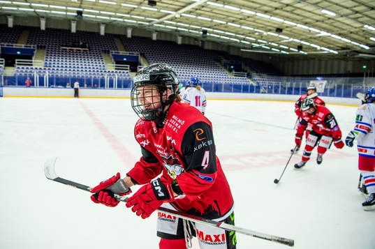 Malmö Redhawks Siobhan Birch jublar