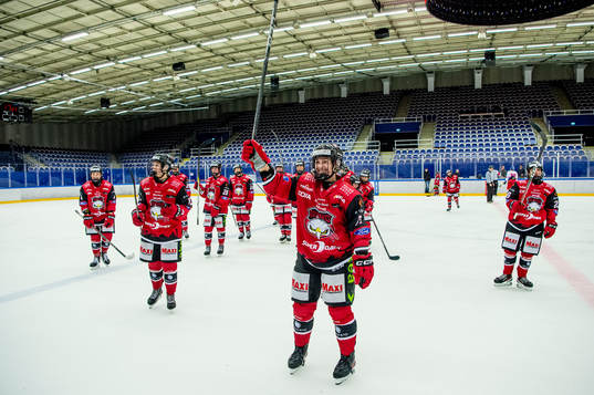 Malmö Redhawks spelare jublar