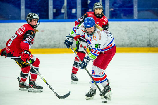Hvidovres Line Sofie Ernst mot Malmö Redhawks Silke Glud