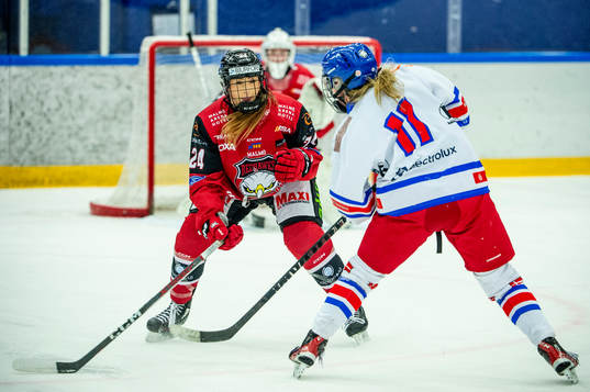 Hvidovres Mia Bau Hanssen mot Malmö Redhawks Avery Webster