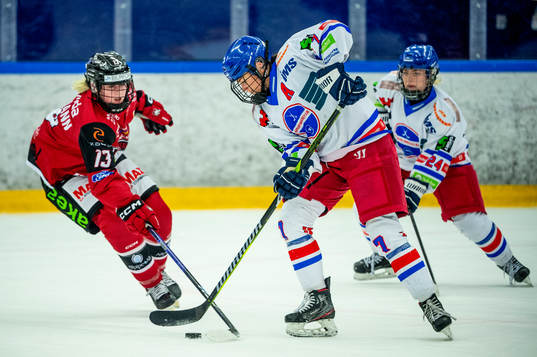 Hvidovres Sara Julie Knudsen mot Malmö Redhawks Nele