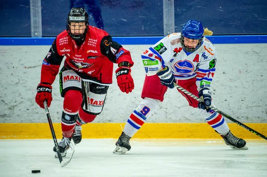 Malmö Redhawks Siobhan Birch mot Hvidovres Line Sofie Ernst