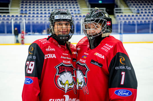 Malmö Redhawks Gunnborg Johannsdottir och målvakt Aya