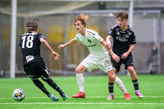 AIKs Yannick Geiger och Rosenborgs Fredrik Berg