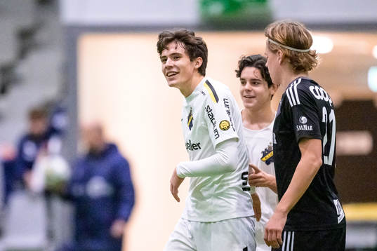 AIKs Linus Järeteg jublar